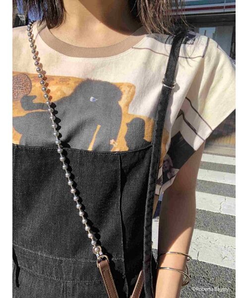 EMODA（エモダ）の「パネルフォトロングトップ（Tシャツ/カットソー・レディース・ベージュ/グレー/レッド・FREE）」の18枚目の写真