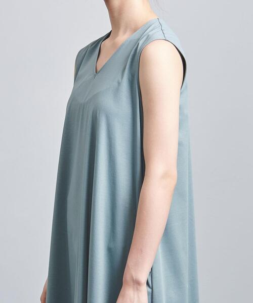 UNITED ARROWS（ユナイテッドアローズ）の「UWCC C CUT Vネック ワンピース†◆（ワンピース・レディース・ライトブルー/ダークブラウン/ネイビー・38/36）」の8枚目の写真