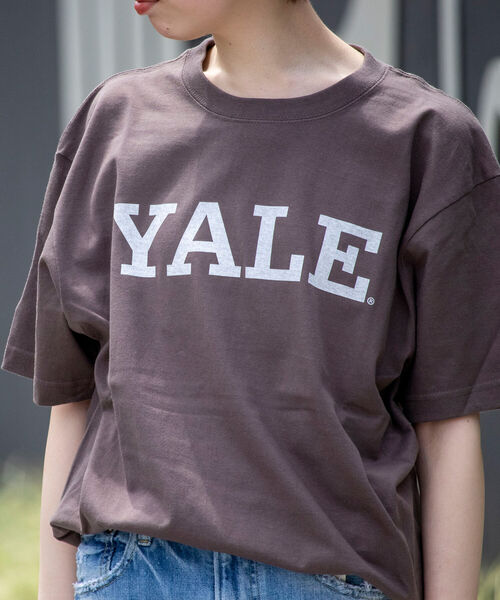 NOLLEY'S goodman（ノーリーズグッドマン）の「YALE / UCLA 別注 カレッジロゴ ビッグシルエット Tシャツ（Tシャツ/カットソー・メンズ・アイボリー/ホワイト系その他/ホワイト系その他2/ホワイト系その他3/チャコールグレー/キャメル/ライトグレー/ネイビー/ホワイト系その他5/ホワイト系その他4・M/L）」の7枚目の写真