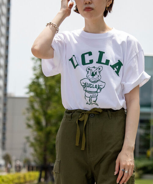 NOLLEY'S goodman（ノーリーズグッドマン）の「YALE / UCLA 別注 カレッジロゴ ビッグシルエット Tシャツ（Tシャツ/カットソー・メンズ・アイボリー/ホワイト系その他/ホワイト系その他2/ホワイト系その他3/チャコールグレー/キャメル/ライトグレー/ネイビー/ホワイト系その他5/ホワイト系その他4・M/L）」の5枚目の写真