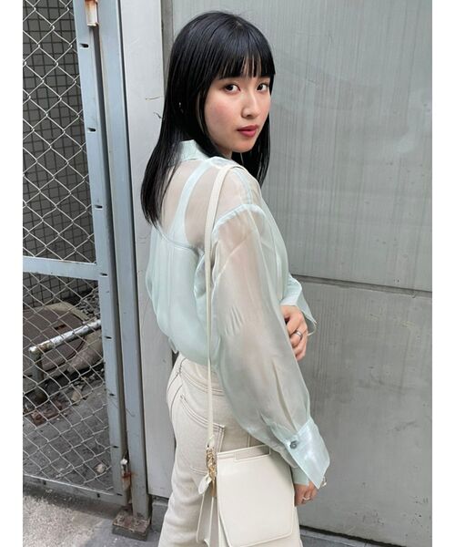 MURUA（ムルーア）の「シャイニーシアーシャツ（シャツ/ブラウス・レディース・ライトグリーン/その他1/ホワイト/グレー・FREE）」の18枚目の写真