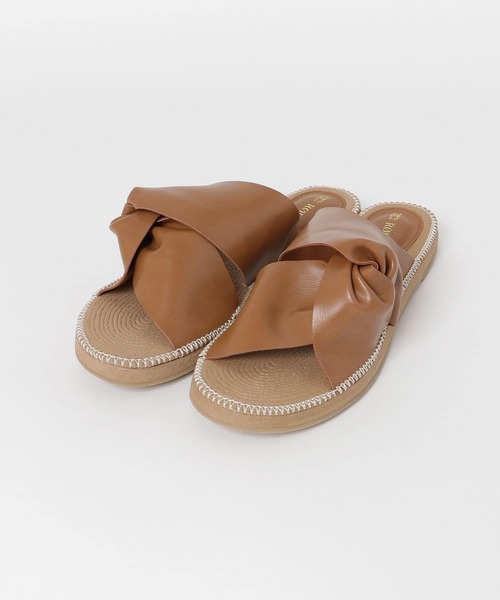 RODE SKO（ロデスコ）の「TOMASA ひねりクロスサンダル（サンダル・レディース・ブラック/アイボリー/キャメル・38/37）」の3枚目の写真