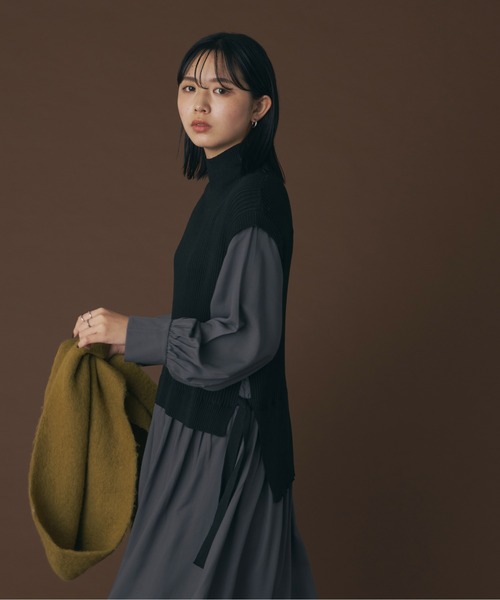 Aunt Marie's(アントマリーズ)の「ニットベストドッキングワンピース(ワンピース・レディース・ホワイト/チャコールグレー/ダークグリーン・FREE/S)」の6枚目の写真
