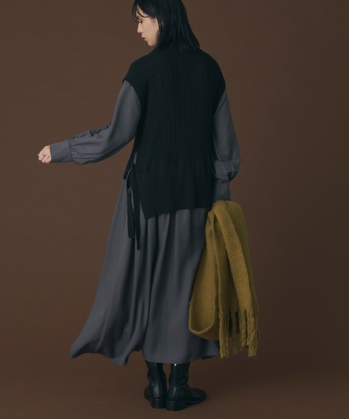 Aunt Marie's(アントマリーズ)の「ニットベストドッキングワンピース(ワンピース・レディース・ホワイト/チャコールグレー/ダークグリーン・FREE/S)」の5枚目の写真