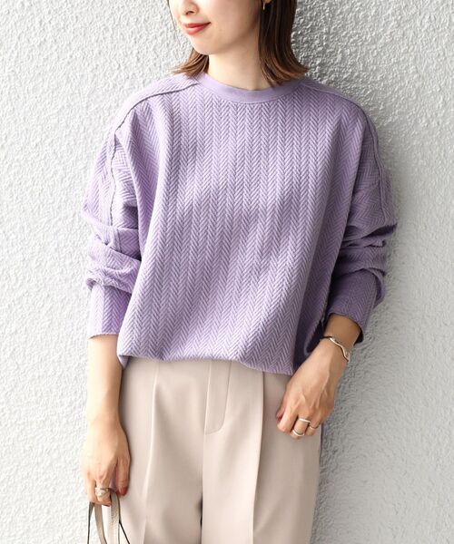SHIPS(シップス)の「ヘリンボーンバックショルダー切替プルオーバー(Tシャツ/カットソー・レディース・ブラウン/ブラック/ラベンダー/ナチュラル・ONE SIZE)」の4枚目の写真