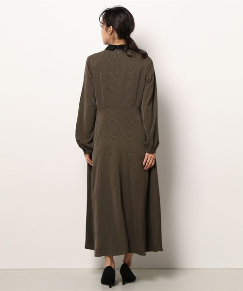 Te chichi（テチチ）の「クレリックシャツカラープリントワンピース（ワンピース・レディース・ブラック/カーキ・ﾌﾘ-）」の4枚目の写真