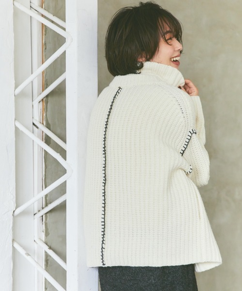 Ezick(エジック)の「【スタイリスト小山田早織さんコラボ】配色ステッチアンサンブル(ニット/セーター・レディース・オフホワイト/チャコールグレー・FREE)」の5枚目の写真