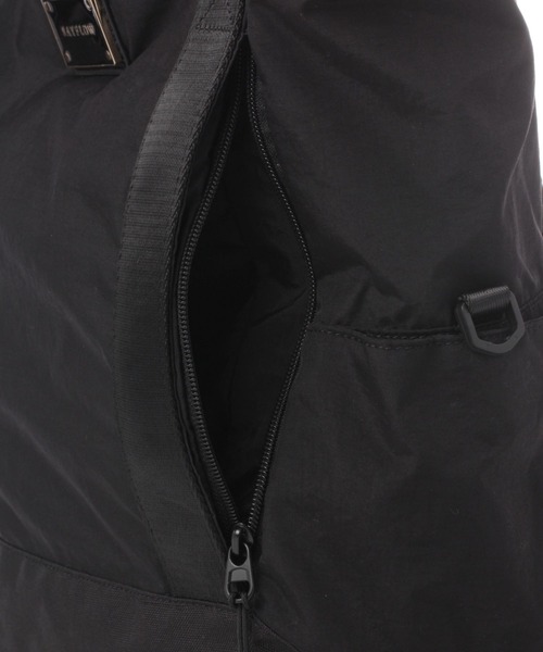 BAYFLOW（ベイフロー）の「[軽量!大容量♪ペットボトルホルダー付き]プレートライトデイパック（バックパック/リュック・レディース・ブラック/グレー・FREE）」の14枚目の写真