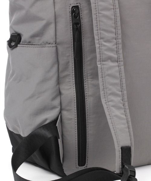 BAYFLOW（ベイフロー）の「[軽量!大容量♪ペットボトルホルダー付き]プレートライトデイパック（バックパック/リュック・レディース・ブラック/グレー・FREE）」の4枚目の写真