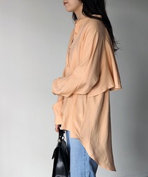 バックフリルブラウス