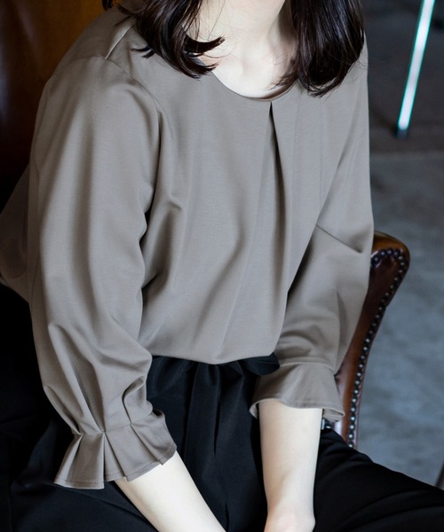 Tiaclasse(ティアクラッセ)の「【洗える】程よい甘さが大人っぽいタック袖カットソー(Tシャツ/カットソー・レディース・グレー/オフホワイト/ミント/ブラック・L/M)」の7枚目の写真