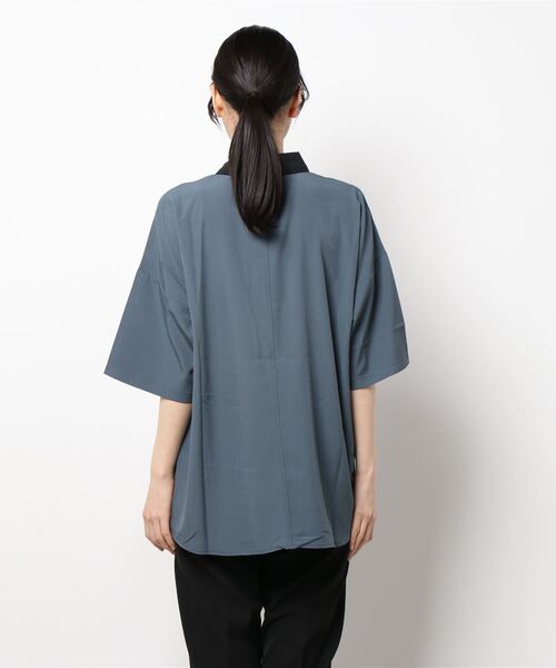 THISIS（ディスイズ）の「ビッグシルエット ポリストレッチ クレリックシャツ レディース（シャツ/ブラウス・レディース・ホワイト/チャコール/グレイッシュベージュ/グリーン/サックスブルー/ブラック/ネイビー/パープル・LARGE/X-LARGE/MEDIUM）」の10枚目の写真