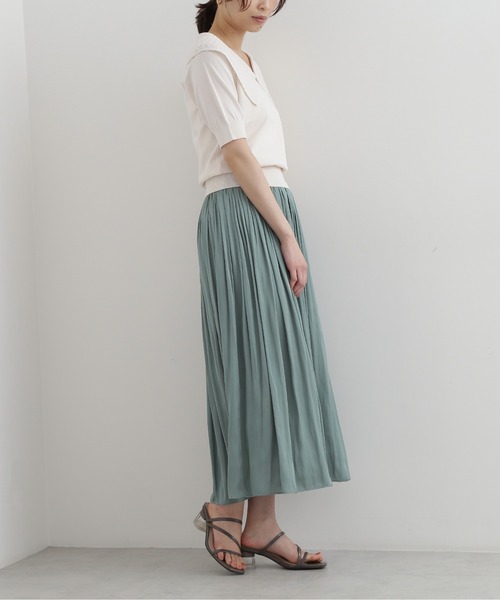 NATURAL BEAUTY BASIC（ナチュラルビューティーベーシック）の「[洗える]サテンギャザースカート（スカート・レディース・グレイッシュベージュ/ブラウン/ライトグリーン・X-SMALL/SMALL/MEDIUM）」の3枚目の写真