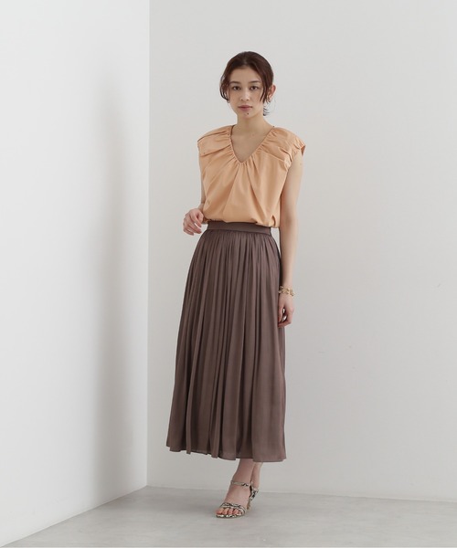 NATURAL BEAUTY BASIC（ナチュラルビューティーベーシック）の「[洗える]サテンギャザースカート（スカート・レディース・グレイッシュベージュ/ブラウン/ライトグリーン・X-SMALL/SMALL/MEDIUM）」の6枚目の写真