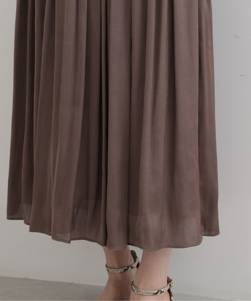 NATURAL BEAUTY BASIC（ナチュラルビューティーベーシック）の「[洗える]サテンギャザースカート（スカート・レディース・グレイッシュベージュ/ブラウン/ライトグリーン・X-SMALL/SMALL/MEDIUM）」の8枚目の写真