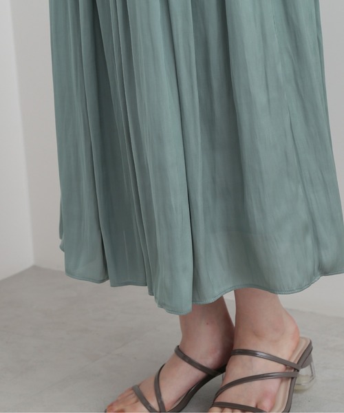 NATURAL BEAUTY BASIC（ナチュラルビューティーベーシック）の「[洗える]サテンギャザースカート（スカート・レディース・グレイッシュベージュ/ブラウン/ライトグリーン・X-SMALL/SMALL/MEDIUM）」の18枚目の写真