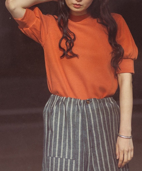 khakito（カーキト）の「コットンハニカム パフスリーブTシャツ（Tシャツ/カットソー・レディース・オフホワイト/オレンジ/ブラック・FREE）」の3枚目の写真