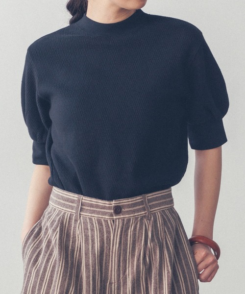 khakito（カーキト）の「コットンハニカム パフスリーブTシャツ（Tシャツ/カットソー・レディース・オフホワイト/オレンジ/ブラック・FREE）」の2枚目の写真