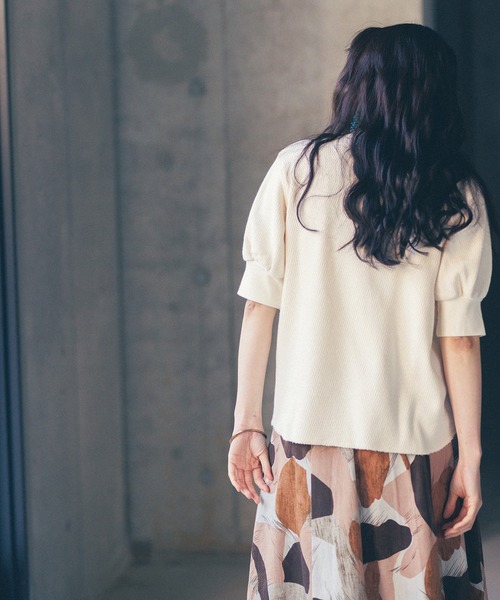 khakito（カーキト）の「コットンハニカム パフスリーブTシャツ（Tシャツ/カットソー・レディース・オフホワイト/オレンジ/ブラック・FREE）」の5枚目の写真