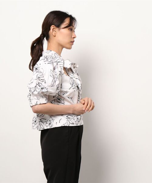 Ted Baker（テッドベーカー）の「LUULAH パフスリーブ バックリボン　ブラウス（Tシャツ/カットソー・レディース・ホワイト・0/2/1）」の2枚目の写真