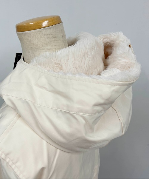 LUGIVA(ルギヴァ)の「ボアライナー付きマウンテンパーカー(マウンテンパーカー・レディース・オフホワイト/ブラック/カーキ・M)」の14枚目の写真