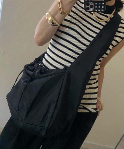 ap retro（アプレトロ）の「ドロストショルダーバッグ / クロスボディバッグ（ショルダーバッグ・レディース・ブラック/オフホワイト・FREE）」の4枚目の写真