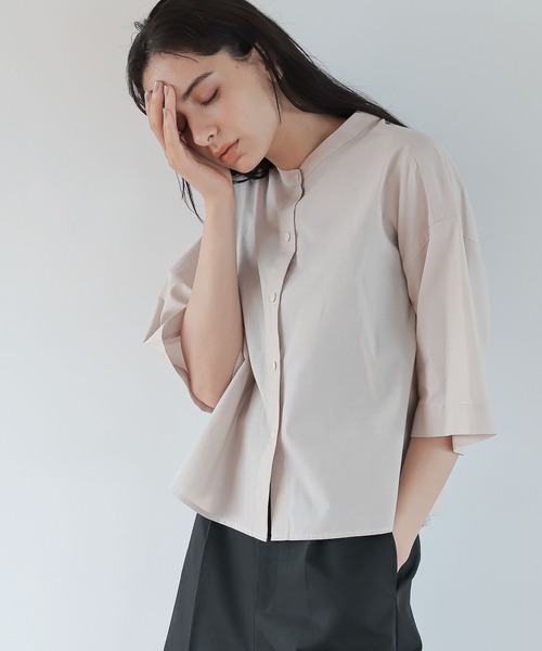 LAKOLE（ラコレ）の「ショート丈シャンブレーシャツ / 345993（シャツ/ブラウス・レディース・ブラック/ベージュ/オフホワイト・SMALL/MEDIUM）」の3枚目の写真
