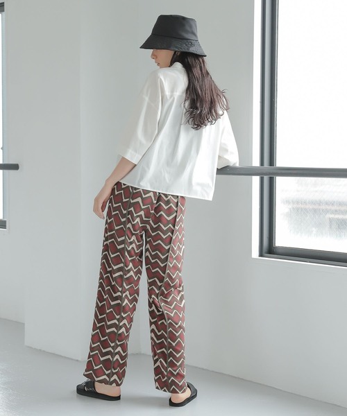 LAKOLE（ラコレ）の「ショート丈シャンブレーシャツ / 345993（シャツ/ブラウス・レディース・ブラック/ベージュ/オフホワイト・SMALL/MEDIUM）」の5枚目の写真