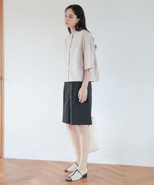 LAKOLE（ラコレ）の「ショート丈シャンブレーシャツ / 345993（シャツ/ブラウス・レディース・ブラック/ベージュ/オフホワイト・SMALL/MEDIUM）」の17枚目の写真