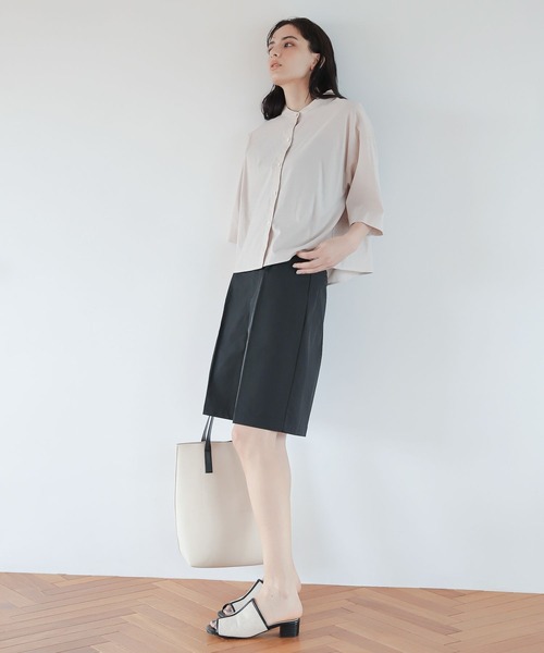 LAKOLE（ラコレ）の「ショート丈シャンブレーシャツ / 345993（シャツ/ブラウス・レディース・ブラック/ベージュ/オフホワイト・SMALL/MEDIUM）」の18枚目の写真