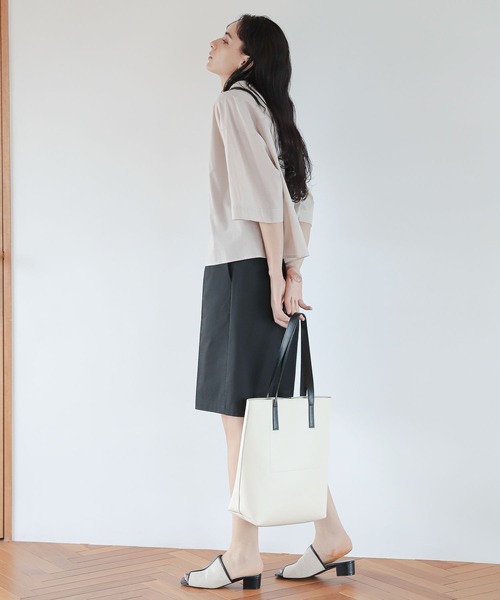 LAKOLE（ラコレ）の「ショート丈シャンブレーシャツ / 345993（シャツ/ブラウス・レディース・ブラック/ベージュ/オフホワイト・SMALL/MEDIUM）」の19枚目の写真