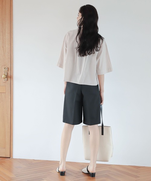 LAKOLE（ラコレ）の「ショート丈シャンブレーシャツ / 345993（シャツ/ブラウス・レディース・ブラック/ベージュ/オフホワイト・SMALL/MEDIUM）」の20枚目の写真