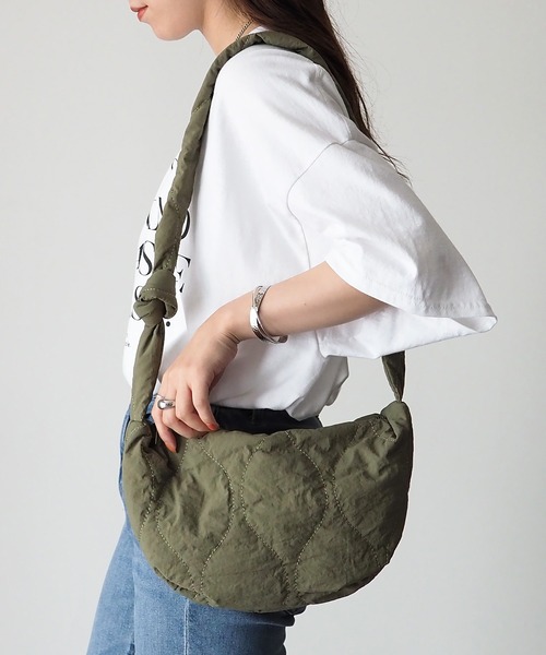 Riberry（リベリー）の「キルティングミニショルダーバッグ（ショルダーバッグ・レディース・アイボリー/ブラック/カーキ/イエロー/ベージュ・FREE）」の4枚目の写真