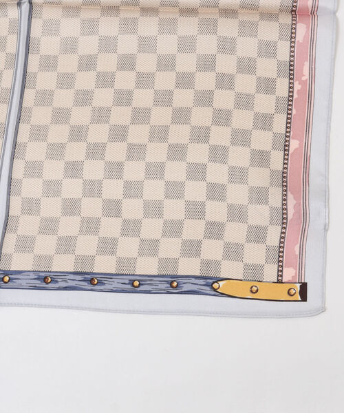 NOLLEY’S Sophi(ノーリーズソフィ)の「シルクプリントスカーフ53(バンダナ/スカーフ・レディース・ベージュ系その他3/ブルー系その他3/ブルー系その他7・FREE)」の8枚目の写真
