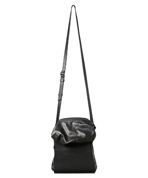 discord Yohji Yamamoto(ディスコード ヨウジヤマモト)の「Gaufre ゴーフル バッグ(ショルダーバッグ・レディース・ブラック・FREE)」の1枚目の写真
