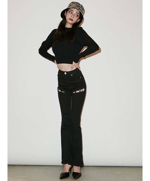 GYDA（ジェイダ）の「ハイウエスト Vカットレースアップデザイン フレアカラーパンツ（デニムパンツ・レディース・ブラック・SMALL/MEDIUM/X-SMALL）」の4枚目の写真