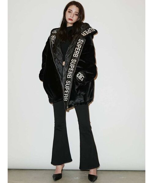 GYDA（ジェイダ）の「ハイウエスト Vカットレースアップデザイン フレアカラーパンツ（デニムパンツ・レディース・ブラック・SMALL/MEDIUM/X-SMALL）」の2枚目の写真