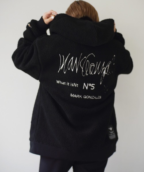 (What it isNt)ART BY MARKGONZALES(ワットイットイズント)の「< 当店限定・別注アイテム > 【(What it isNt)ART BY MARKGONZALES / (ワットイットイズント) アートバイ マークゴンザレス 】 ボアフリース フードパーカー(その他アウター・メンズ・ベージュ/ブラック/オフホワイト・M/L/XL)」の8枚目の写真