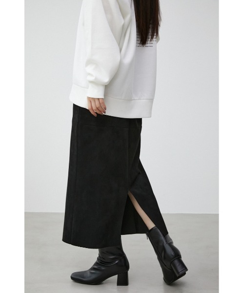 AZUL by moussy（アズールバイマウジー）の「FAUX SUEDE SLIT SKIRT/フェイクスエードスリットスカート（スカート・レディース・ブラック/ライトブラウン/ライトベージュ・SMALL/MEDIUM）」の4枚目の写真