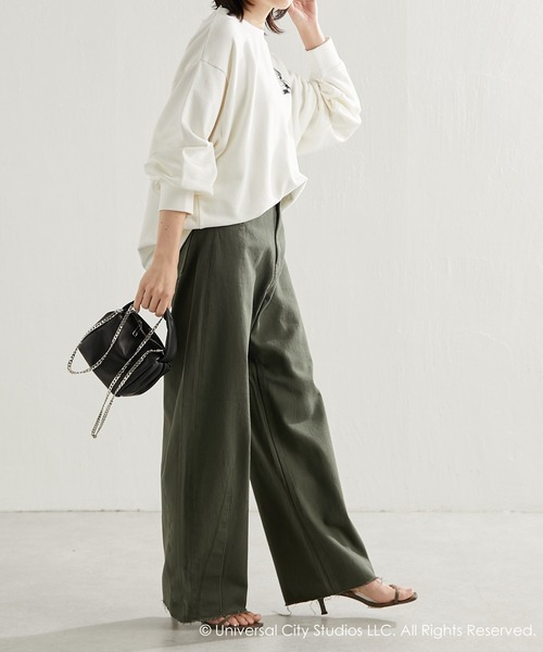 COLLAGE GALLARDAGALANTE(コラージュガリャルダガランテ)の「UNIVERSAL/CHUCKY ロゴスウェット(スウェット・レディース・ホワイト・FREE)」の8枚目の写真