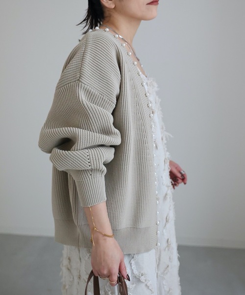 ap retro(アプレトロ)の「パール付ガウンニットカーディガン スポンディッシュカーディガン(カーディガン/ボレロ・レディース・ブラック/ライトグレー/アイボリー/グレイッシュベージュ・FREE)」の11枚目の写真