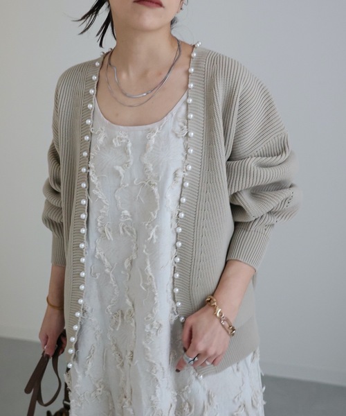 ap retro(アプレトロ)の「パール付ガウンニットカーディガン スポンディッシュカーディガン(カーディガン/ボレロ・レディース・ブラック/ライトグレー/アイボリー/グレイッシュベージュ・FREE)」の8枚目の写真