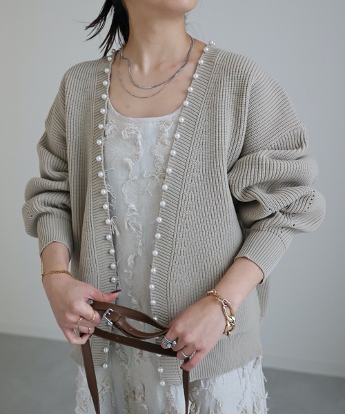 ap retro(アプレトロ)の「パール付ガウンニットカーディガン スポンディッシュカーディガン(カーディガン/ボレロ・レディース・ブラック/ライトグレー/アイボリー/グレイッシュベージュ・FREE)」の9枚目の写真