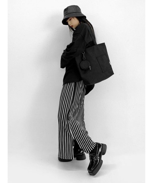 LVEU.(ラブユ.)の「【LVEU.】ミニポーチ付きキャンバストートバッグ / バッグ 鞄 BAG キャンバス トート ポーチ A4 スクエア 肩掛け ブラック(トートバッグ・レディース・ブラック・FREE)」の10枚目の写真