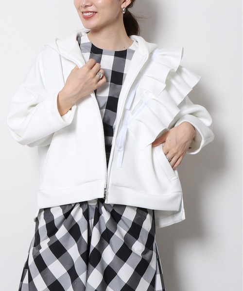 Re.Verofonna（ヴェロフォンナ）の「アシメトリータックフリルボンディングパーカ（パーカー・レディース・グレー/ホワイト/グリーン/ブラック・MEDIUM）」の2枚目の写真