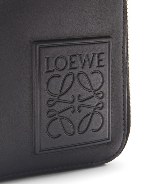 LOEWE（ロエベ）の「バーティカル クロスボディポケット (サテンカーフ)（その他小物・メンズ・ブラック・ONE SIZE）」の6枚目の写真