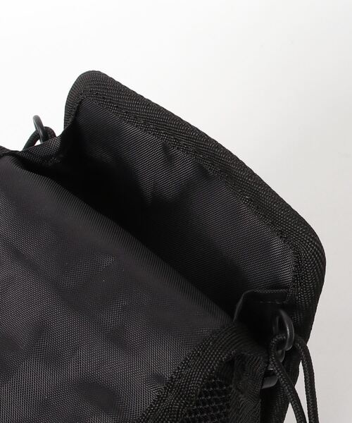 NEW ERA(ニューエラ)の「NEW ERA/ニューエラ ショルダーバック NECK POUCH ネックポーチ 0.3L ボックスロゴ 13552469/14324463(ショルダーバッグ・メンズ・ブラック/カモフラージュ・FREE)」の5枚目の写真