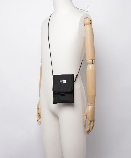 NEW ERA(ニューエラ)の「NEW ERA/ニューエラ ショルダーバック NECK POUCH ネックポーチ 0.3L ボックスロゴ 13552469/14324463(ショルダーバッグ・メンズ・ブラック/カモフラージュ・FREE)」の6枚目の写真