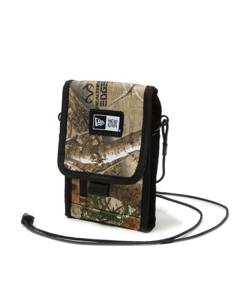 NEW ERA(ニューエラ)の「NEW ERA/ニューエラ ショルダーバック NECK POUCH ネックポーチ 0.3L ボックスロゴ 13552469/14324463(ショルダーバッグ・メンズ・ブラック/カモフラージュ・FREE)」の2枚目の写真