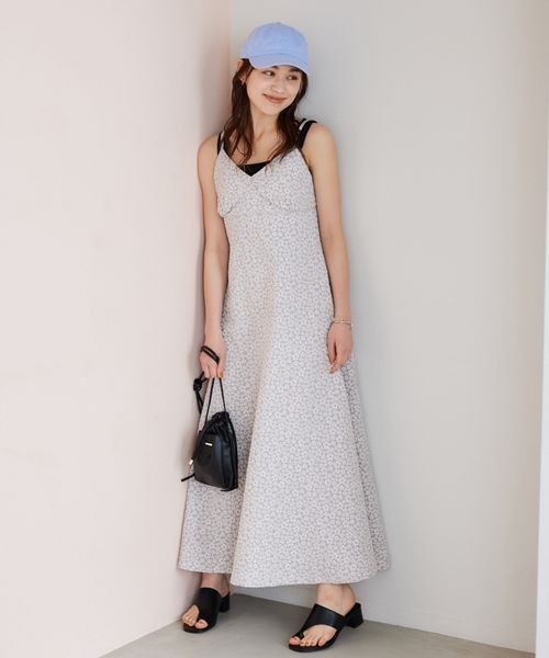 mysty woman（ミスティウーマン）の「ヒールトングサンダル 191571（サンダル・レディース・ブラック/ベージュ/アイボリー・MEDIUM/LARGE）」の4枚目の写真